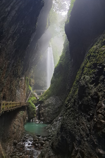 龍水峡地縫-大瀑布